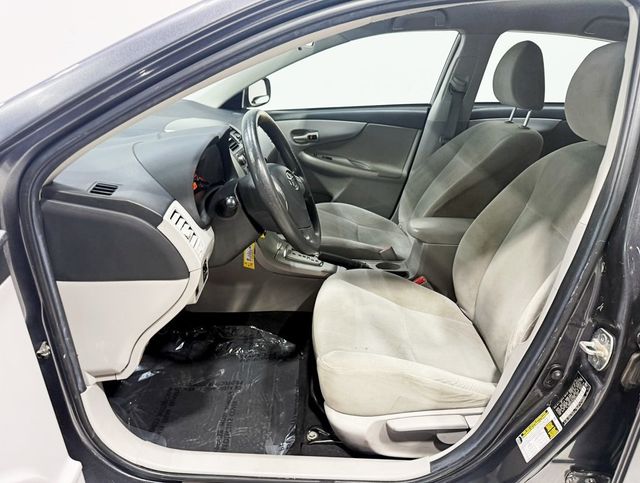 2011 Toyota Corolla 4dr Sedan Automatic LE - 22937744 - 18