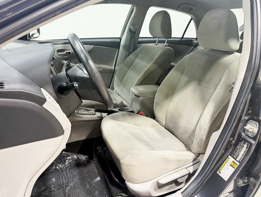 2011 Toyota Corolla 4dr Sedan Automatic LE - 22937744 - 19