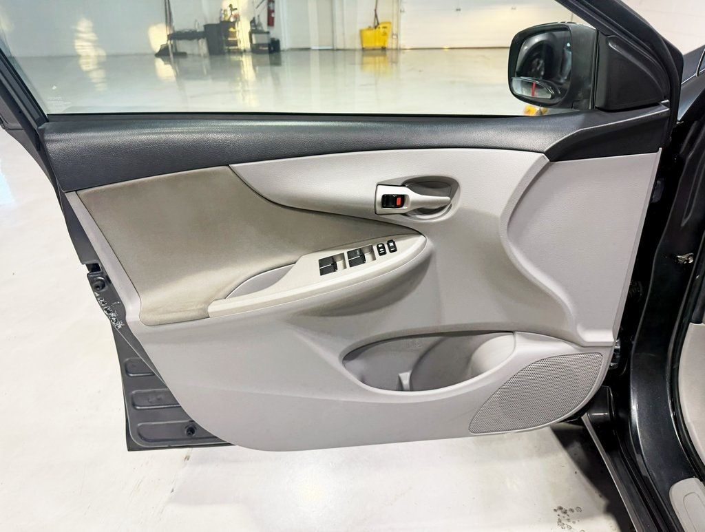 2011 Toyota Corolla 4dr Sedan Automatic LE - 22937744 - 21