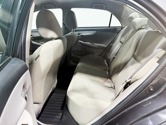 2011 Toyota Corolla 4dr Sedan Automatic LE - 22937744 - 23