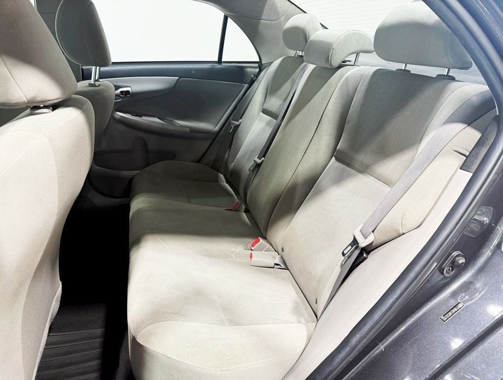 2011 Toyota Corolla 4dr Sedan Automatic LE - 22937744 - 24