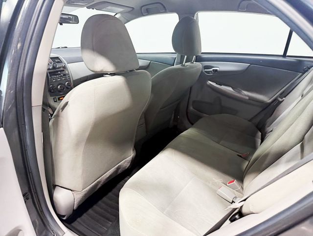 2011 Toyota Corolla 4dr Sedan Automatic LE - 22937744 - 25