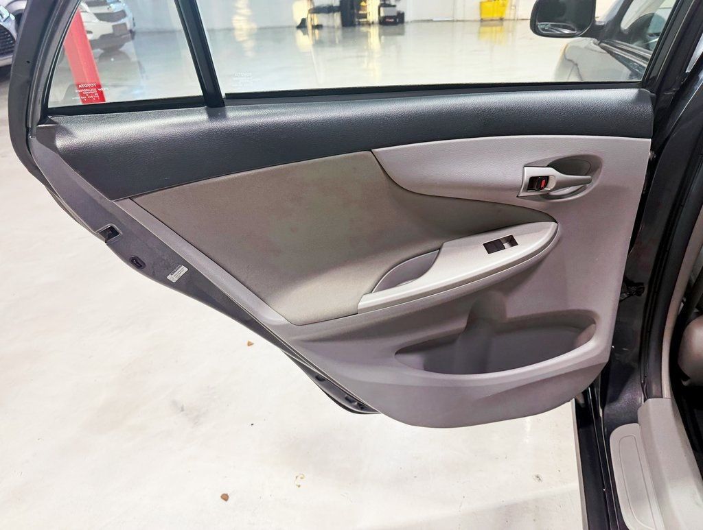 2011 Toyota Corolla 4dr Sedan Automatic LE - 22937744 - 26