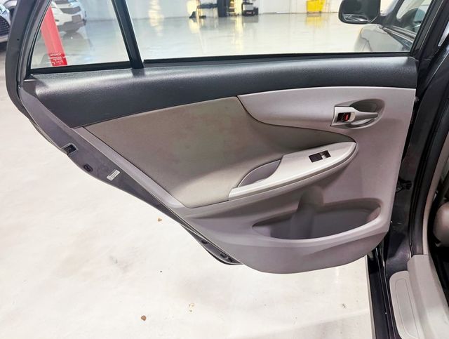 2011 Toyota Corolla 4dr Sedan Automatic LE - 22937744 - 26