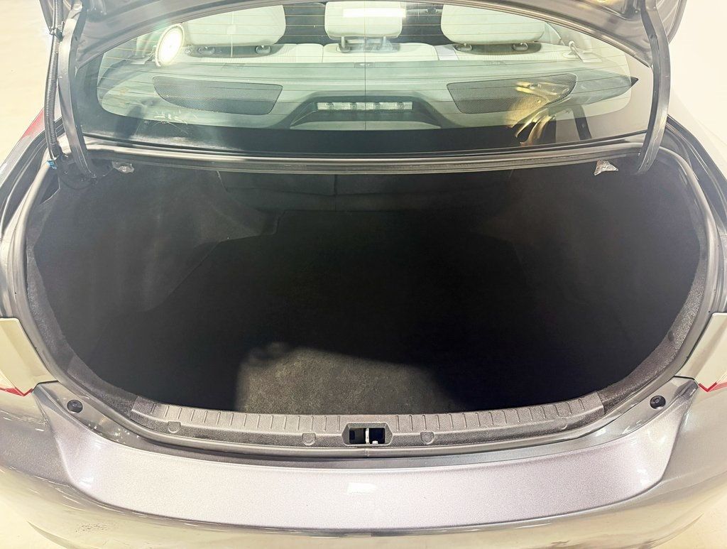 2011 Toyota Corolla 4dr Sedan Automatic LE - 22937744 - 27