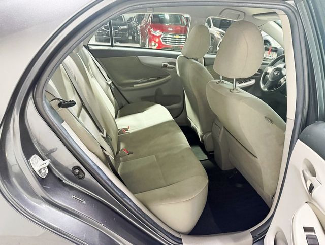 2011 Toyota Corolla 4dr Sedan Automatic LE - 22937744 - 28