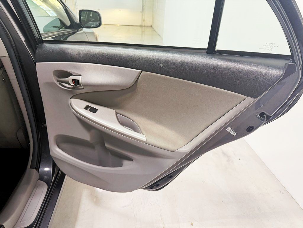 2011 Toyota Corolla 4dr Sedan Automatic LE - 22937744 - 29