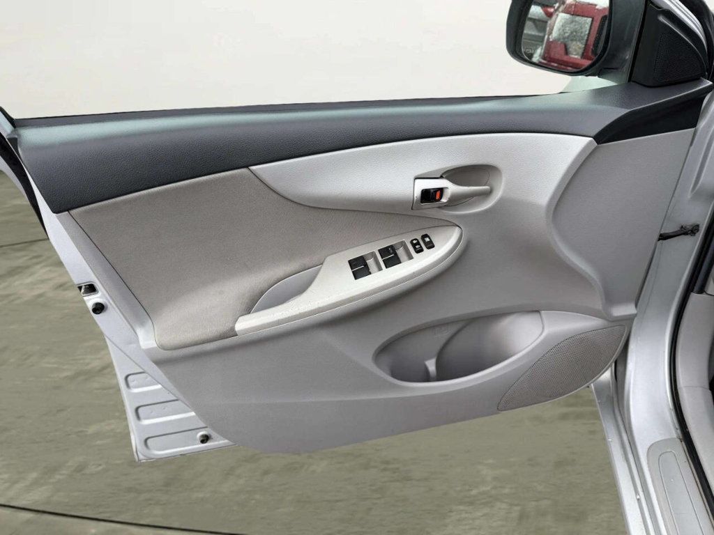 2011 Toyota Corolla 4dr Sedan Automatic LE - 22958087 - 10