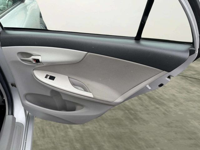 2011 Toyota Corolla 4dr Sedan Automatic LE - 22958087 - 17