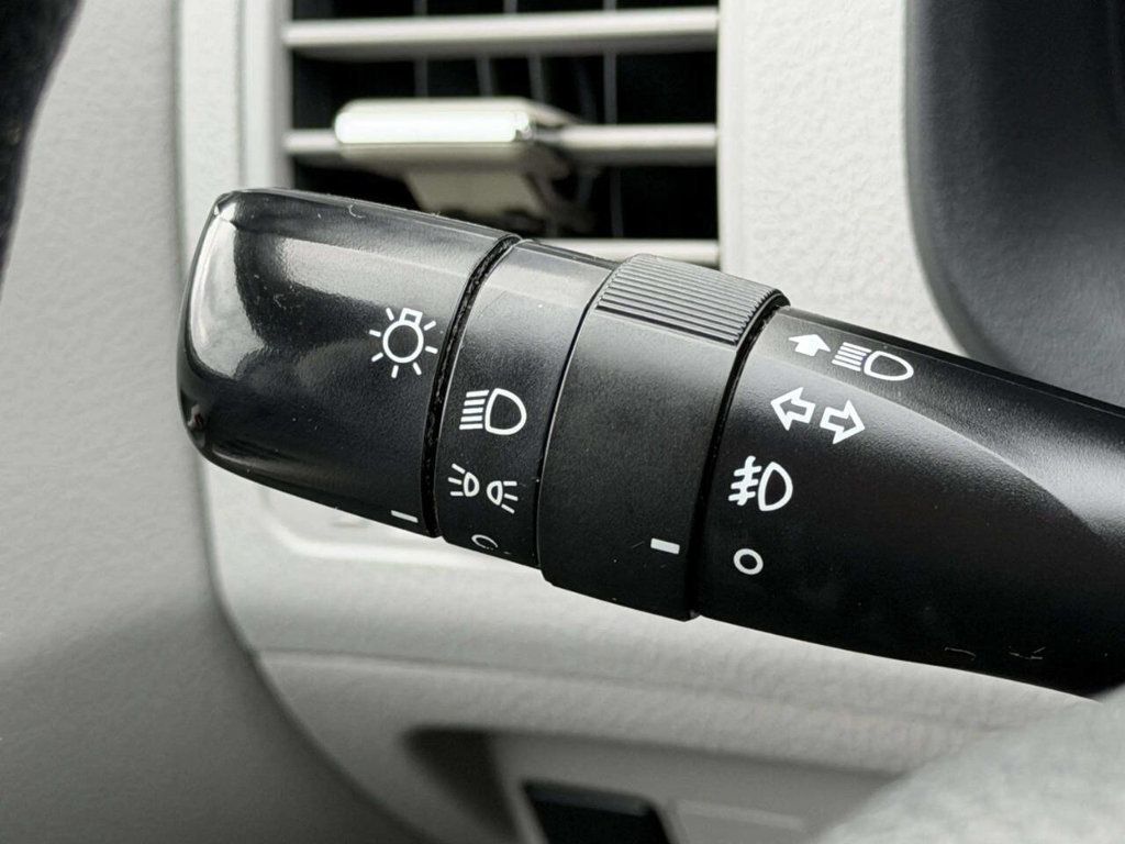 2011 Toyota Corolla 4dr Sedan Automatic LE - 22958087 - 29