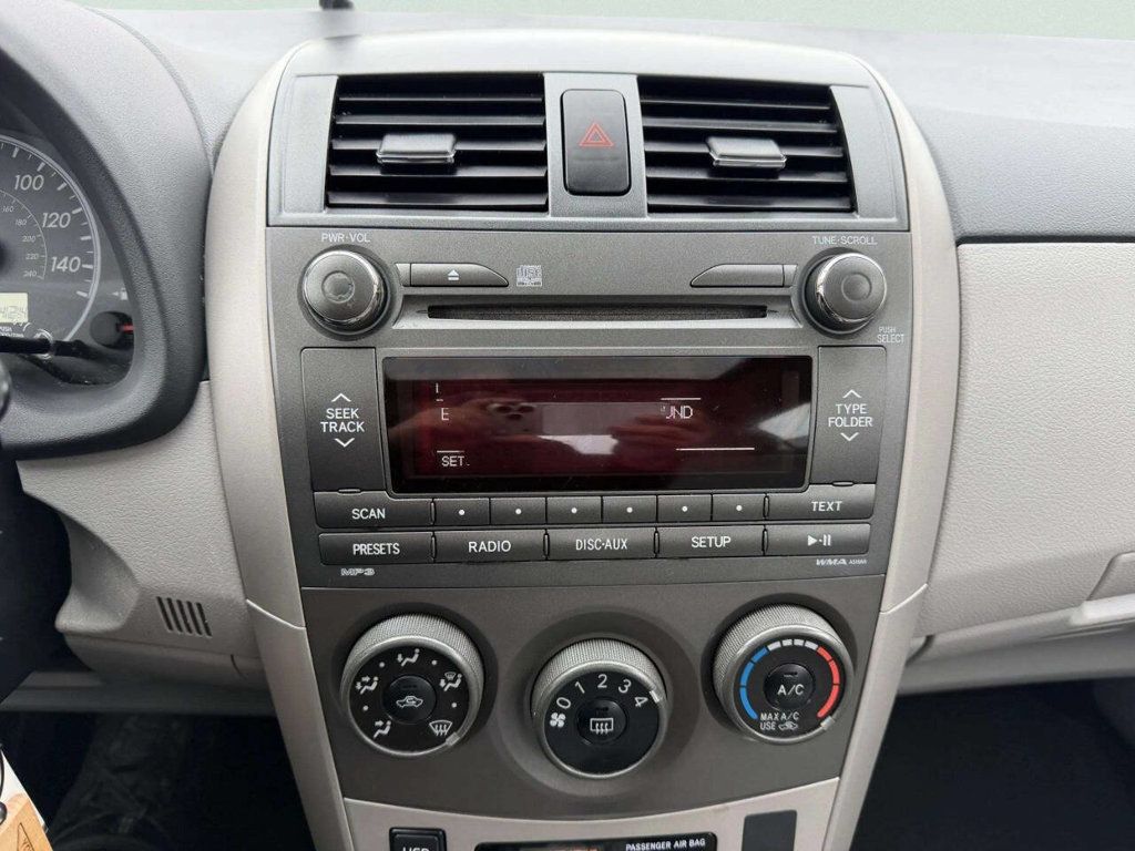 2011 Toyota Corolla 4dr Sedan Automatic LE - 22958087 - 32