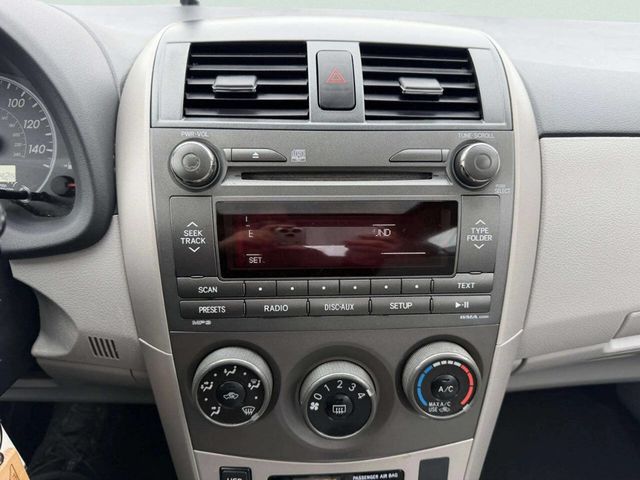 2011 Toyota Corolla 4dr Sedan Automatic LE - 22958087 - 32