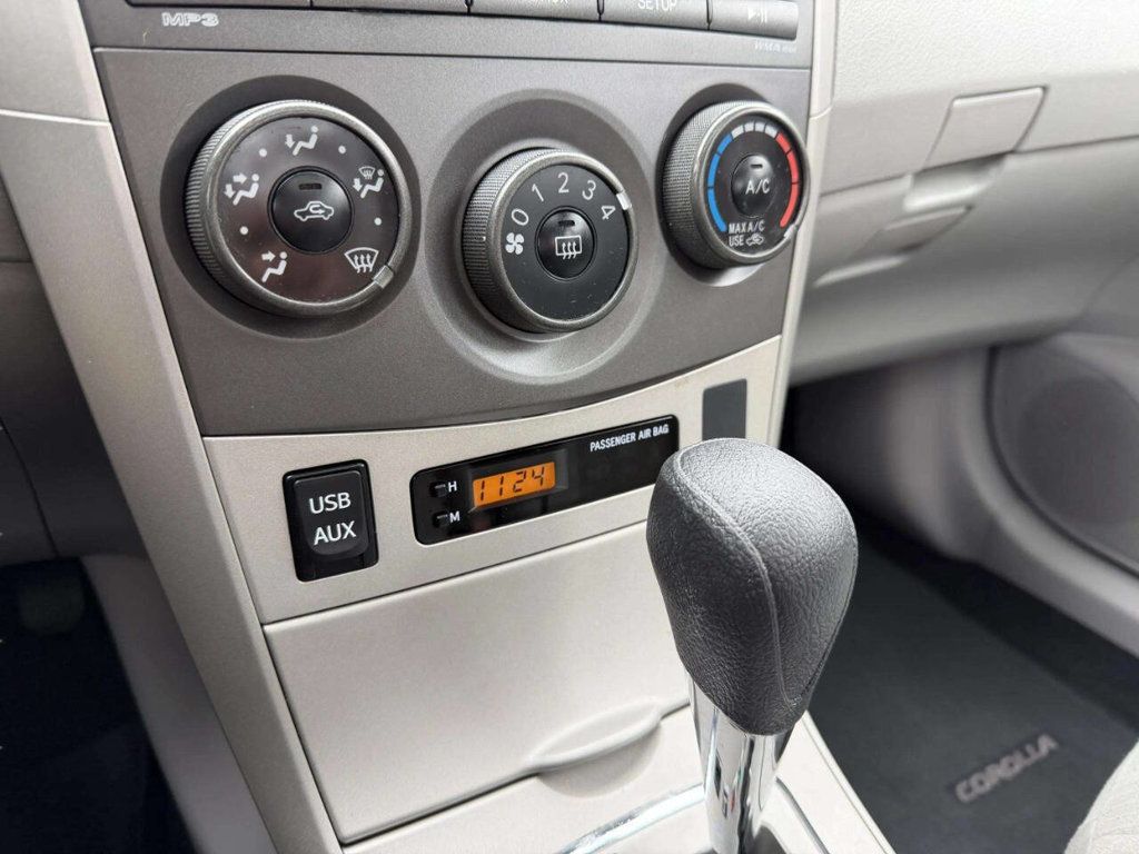 2011 Toyota Corolla 4dr Sedan Automatic LE - 22958087 - 34