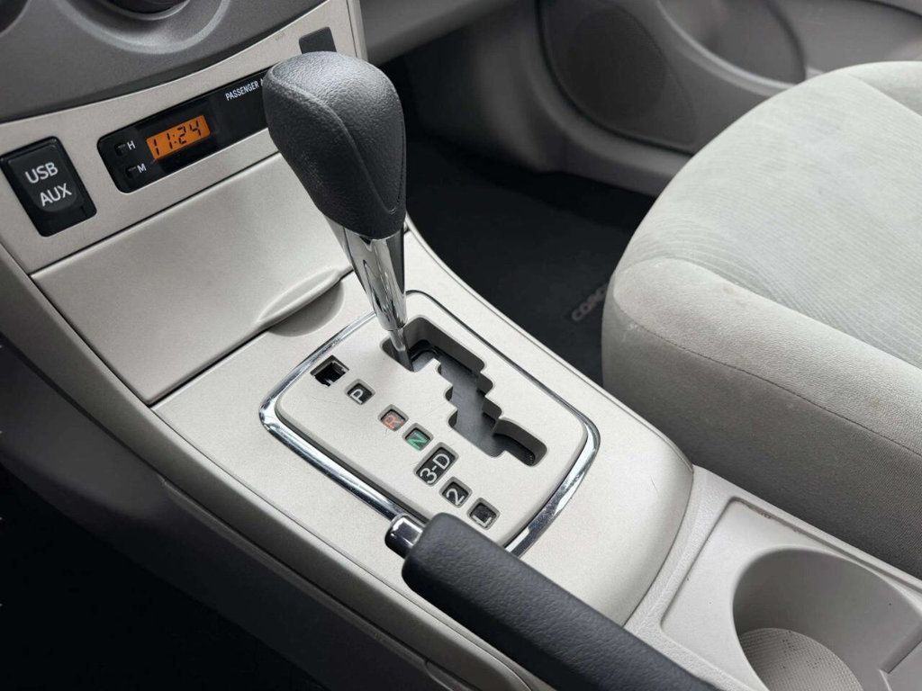 2011 Toyota Corolla 4dr Sedan Automatic LE - 22958087 - 36