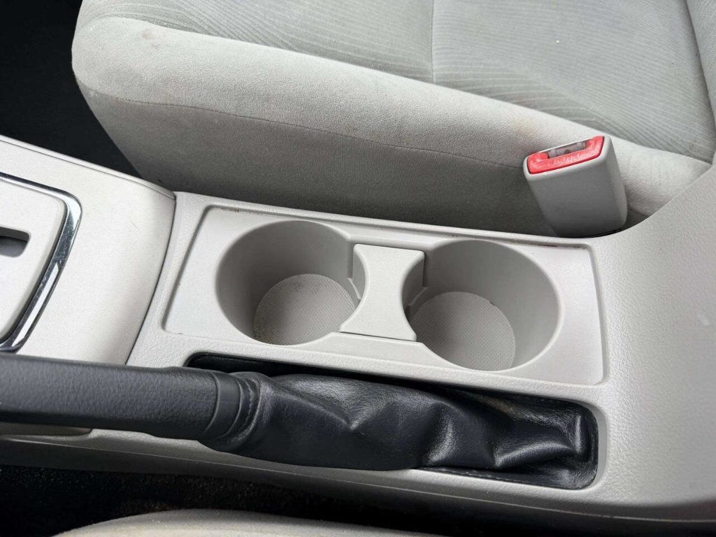 2011 Toyota Corolla 4dr Sedan Automatic LE - 22958087 - 37