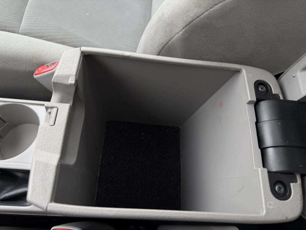 2011 Toyota Corolla 4dr Sedan Automatic LE - 22958087 - 39