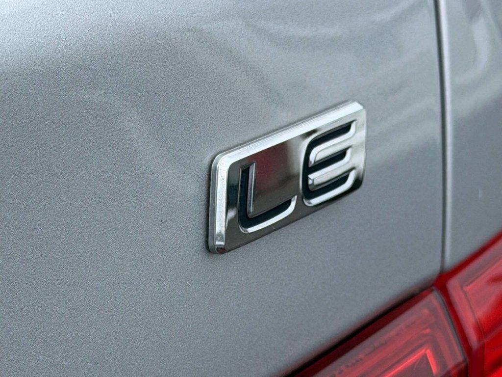 2011 Toyota Corolla 4dr Sedan Automatic LE - 22958087 - 5