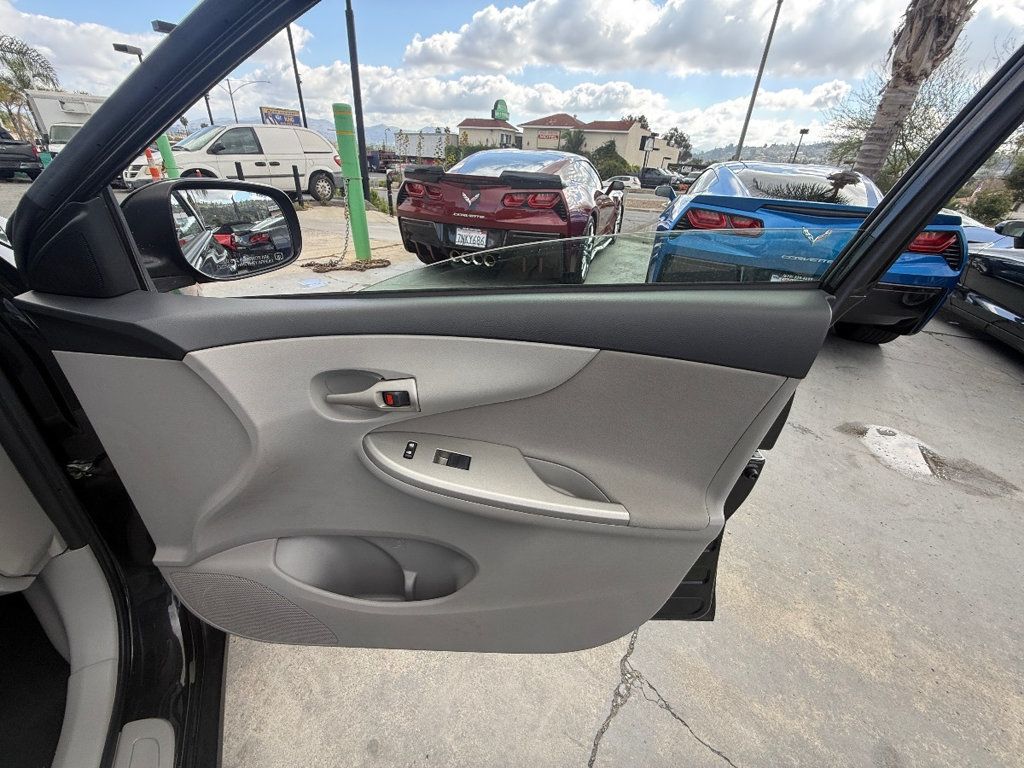 2011 Toyota Corolla 4dr Sedan Automatic LE - 22996313 - 13