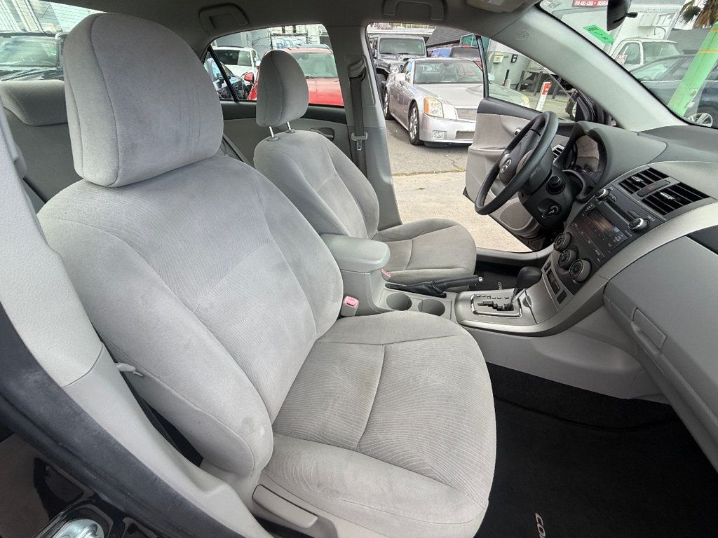2011 Toyota Corolla 4dr Sedan Automatic LE - 22996313 - 17