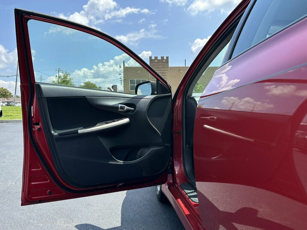 2011 Toyota Corolla 4dr Sedan Automatic LE - 23062330 - 14