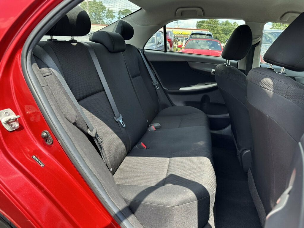 2011 Toyota Corolla 4dr Sedan Automatic LE - 23062330 - 16