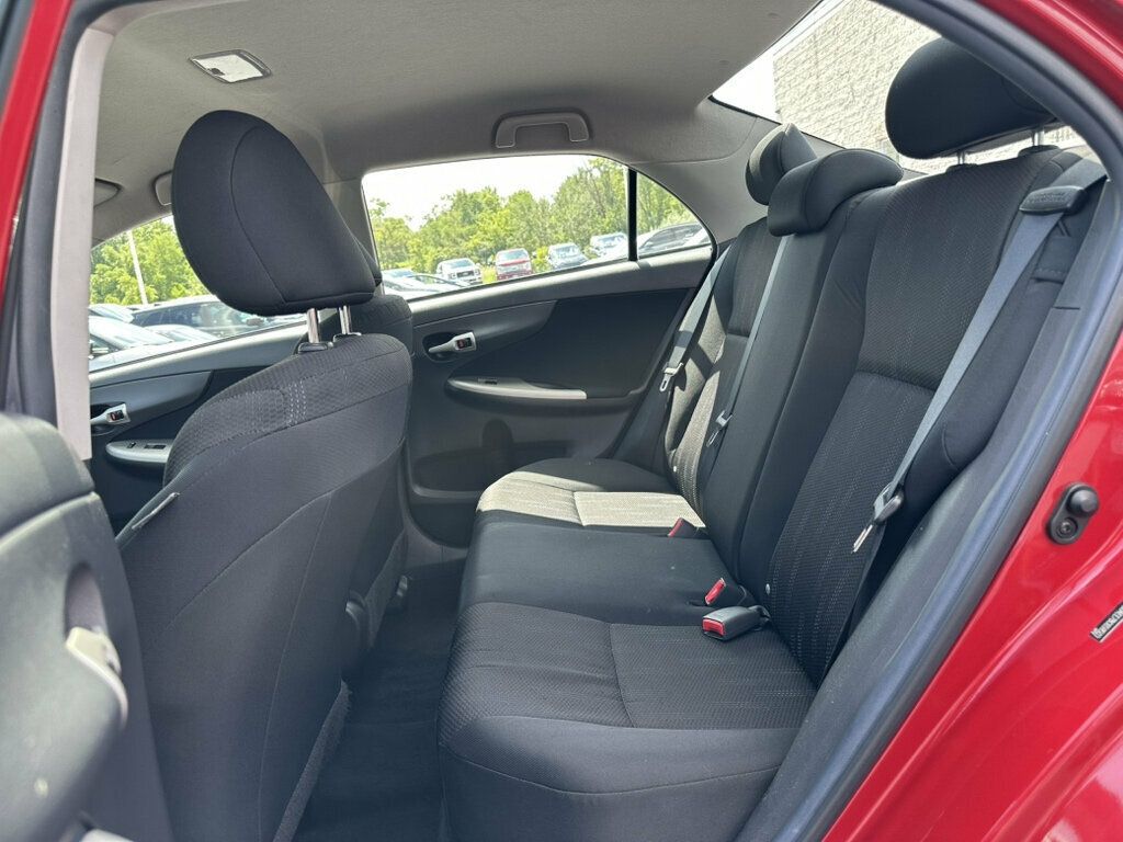 2011 Toyota Corolla 4dr Sedan Automatic LE - 23062330 - 17