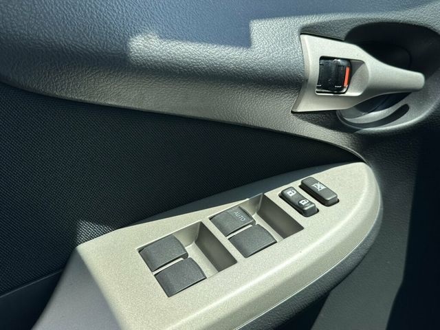 2011 Toyota Corolla 4dr Sedan Automatic LE - 23062330 - 28