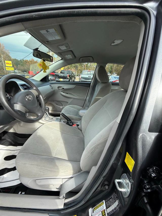 2011 Toyota Corolla Base 4dr Sedan 4A - 22943730 - 9