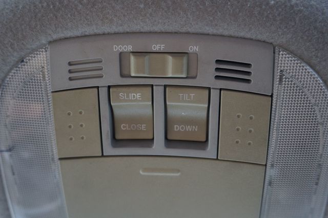 2011 Toyota Corolla LOW MILES, MOON ROOF, CLOTH SEATS - 23002391 - 28