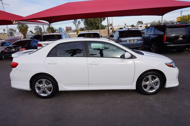 2011 Toyota Corolla LOW MILES, MOON ROOF, CLOTH SEATS - 23002391 - 4
