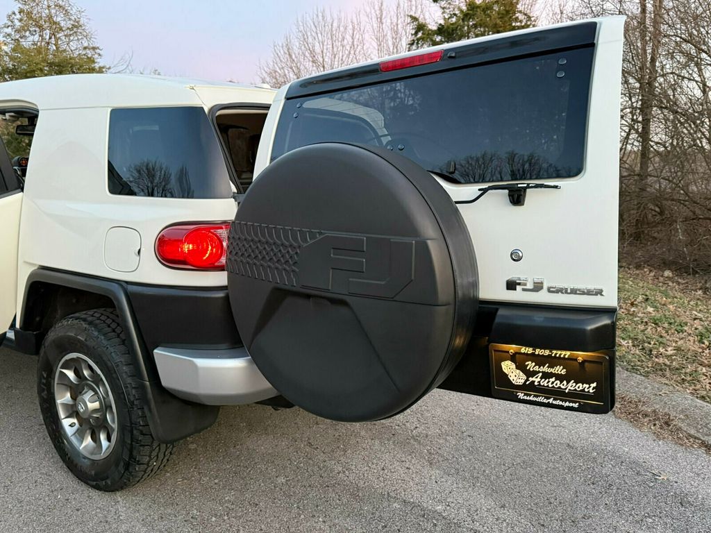 2011 Toyota FJ Cruiser 6-Speed Manual Trans, Rear Diff Lock, Upgrade / Convenience Pack - 22984371 - 18