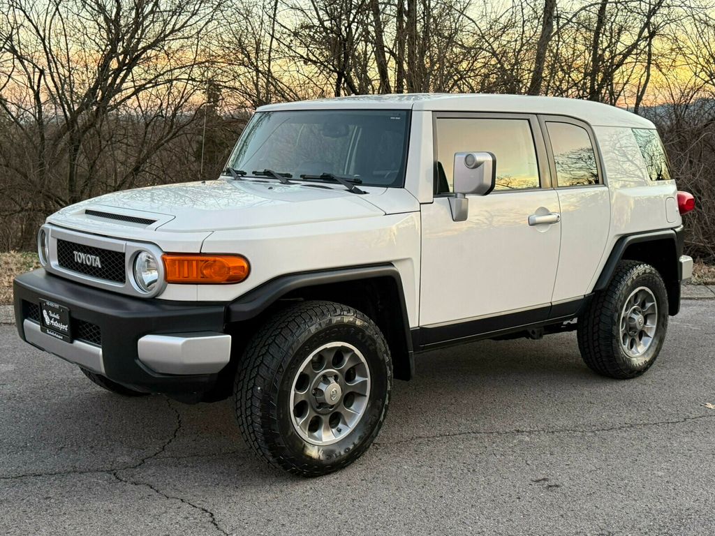 2011 Toyota FJ Cruiser 6-Speed Manual Trans, Rear Diff Lock, Upgrade / Convenience Pack - 22984371 - 1