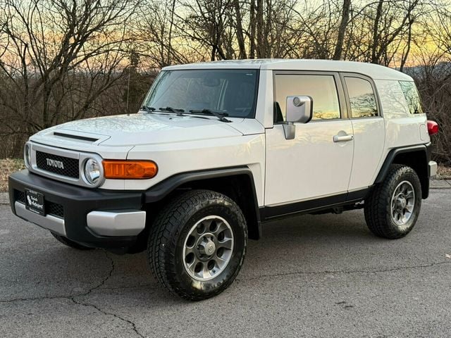 2011 Toyota FJ Cruiser 6-Speed Manual Trans, Rear Diff Lock, Upgrade / Convenience Pack - 22984371 - 1