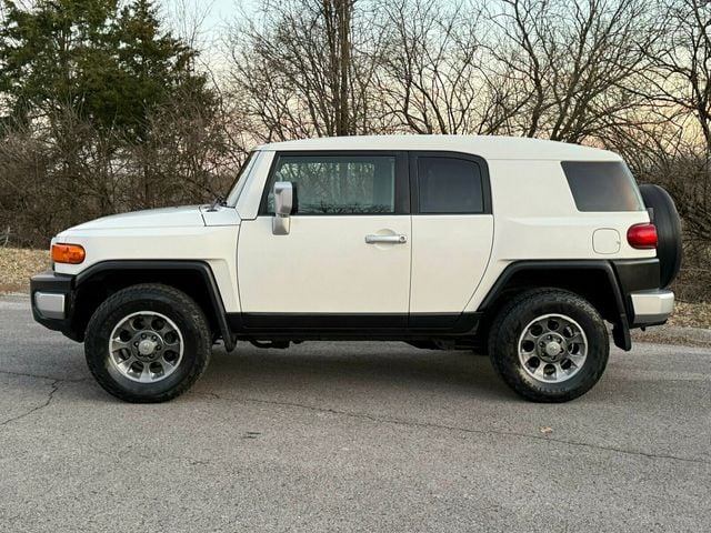 2011 Toyota FJ Cruiser 6-Speed Manual Trans, Rear Diff Lock, Upgrade / Convenience Pack - 22984371 - 2