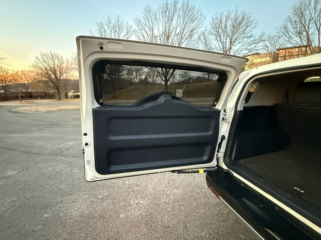 2011 Toyota FJ Cruiser 6-Speed Manual Trans, Rear Diff Lock, Upgrade / Convenience Pack - 22984371 - 35