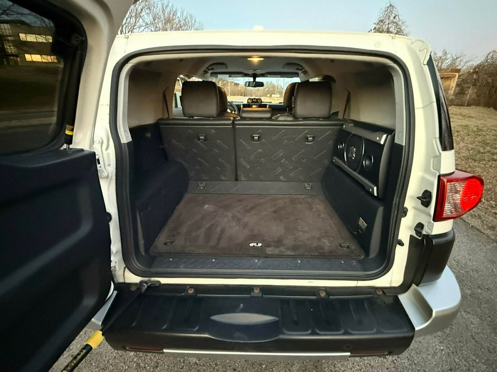 2011 Toyota FJ Cruiser 6-Speed Manual Trans, Rear Diff Lock, Upgrade / Convenience Pack - 22984371 - 36