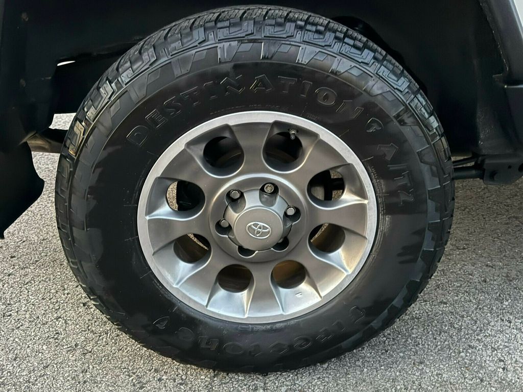 2011 Toyota FJ Cruiser 6-Speed Manual Trans, Rear Diff Lock, Upgrade / Convenience Pack - 22984371 - 44