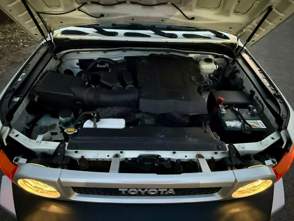 2011 Toyota FJ Cruiser 6-Speed Manual Trans, Rear Diff Lock, Upgrade / Convenience Pack - 22984371 - 46