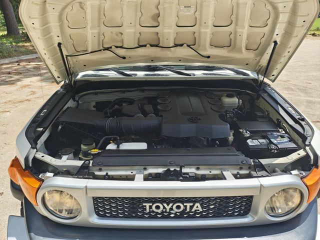 2011 Toyota FJ Cruiser  Print 2011 Toyota FJ Cruiser w/Rear Doors - 22902808 - 11