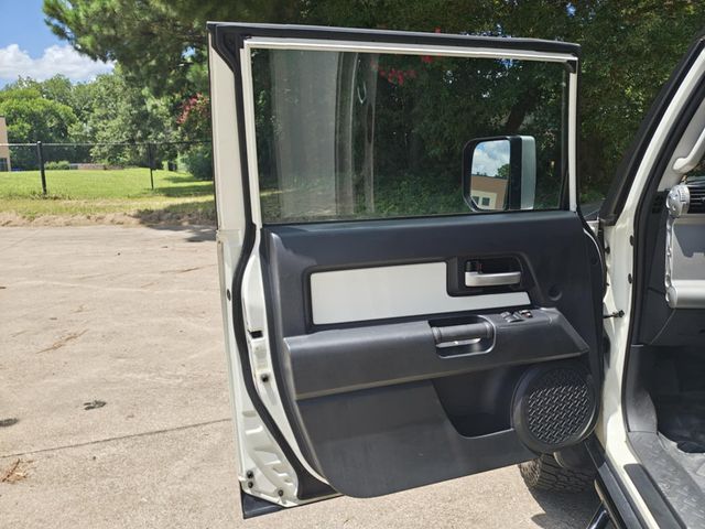 2011 Toyota FJ Cruiser  Print 2011 Toyota FJ Cruiser w/Rear Doors - 22902808 - 12