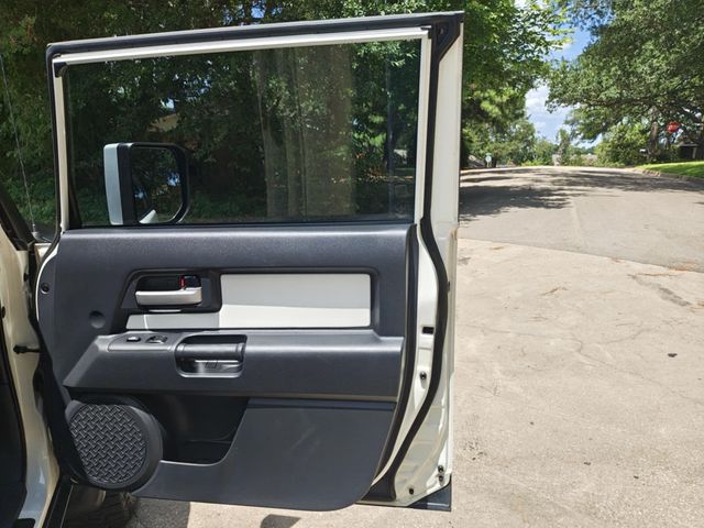 2011 Toyota FJ Cruiser  Print 2011 Toyota FJ Cruiser w/Rear Doors - 22902808 - 16