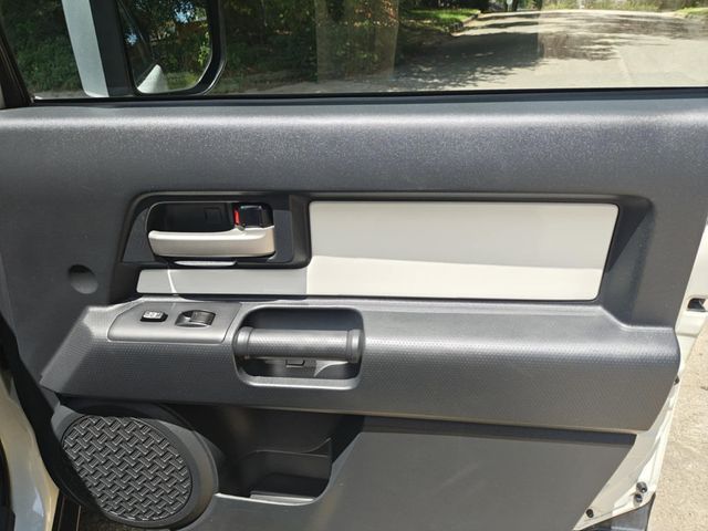 2011 Toyota FJ Cruiser  Print 2011 Toyota FJ Cruiser w/Rear Doors - 22902808 - 17