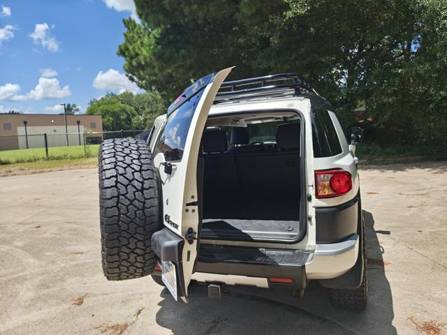 2011 Toyota FJ Cruiser  Print 2011 Toyota FJ Cruiser w/Rear Doors - 22902808 - 20
