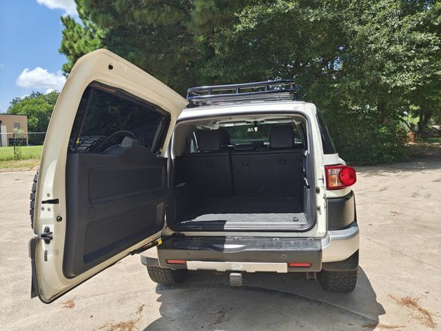 2011 Toyota FJ Cruiser  Print 2011 Toyota FJ Cruiser w/Rear Doors - 22902808 - 21