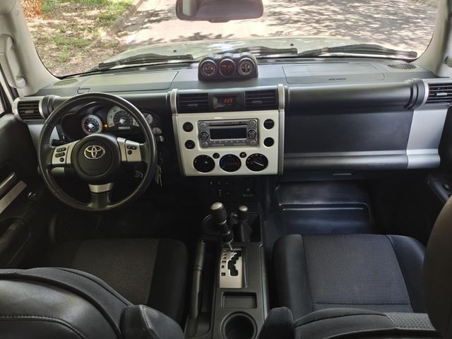 2011 Toyota FJ Cruiser  Print 2011 Toyota FJ Cruiser w/Rear Doors - 22902808 - 24