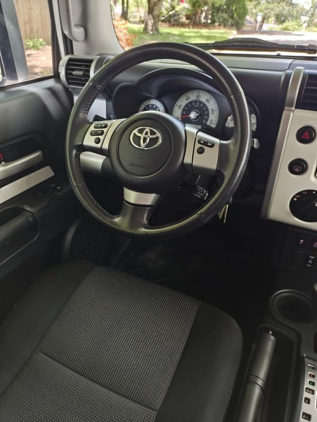 2011 Toyota FJ Cruiser  Print 2011 Toyota FJ Cruiser w/Rear Doors - 22902808 - 28