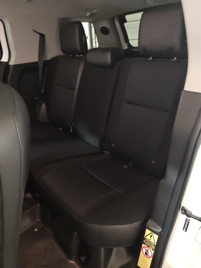 2011 Toyota FJ Cruiser  Print 2011 Toyota FJ Cruiser w/Rear Doors - 22902808 - 29