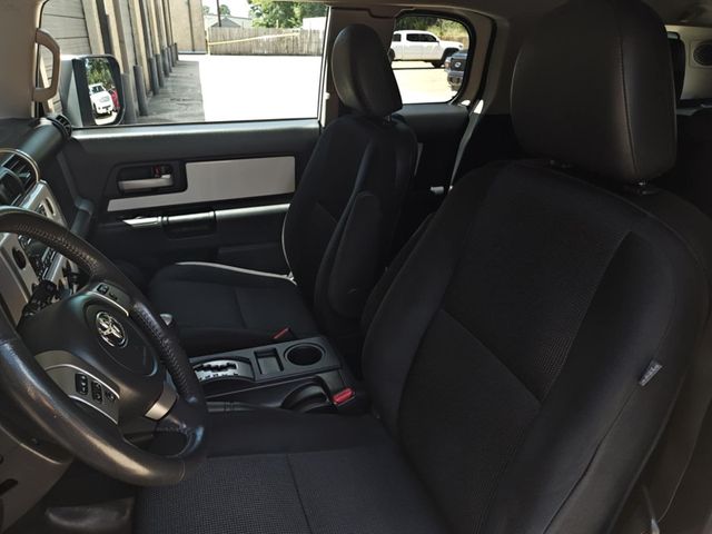 2011 Toyota FJ Cruiser  Print 2011 Toyota FJ Cruiser w/Rear Doors - 22902808 - 32