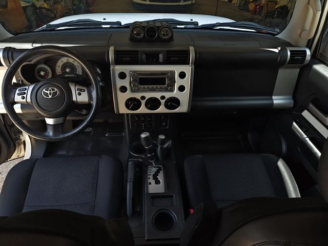 2011 Toyota FJ Cruiser  Print 2011 Toyota FJ Cruiser w/Rear Doors - 22902808 - 33