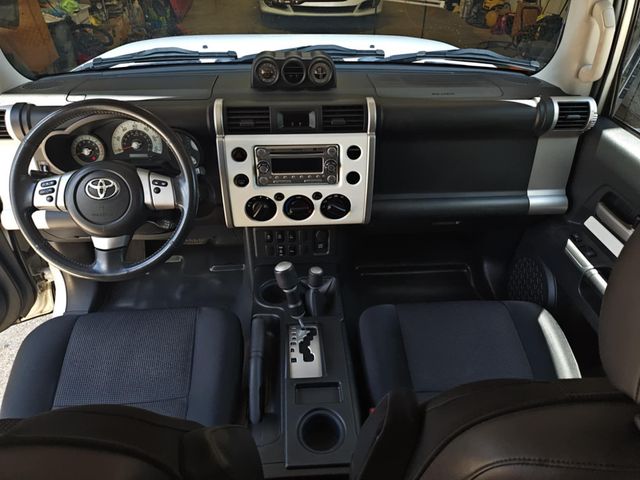 2011 Toyota FJ Cruiser  Print 2011 Toyota FJ Cruiser w/Rear Doors - 22902808 - 34